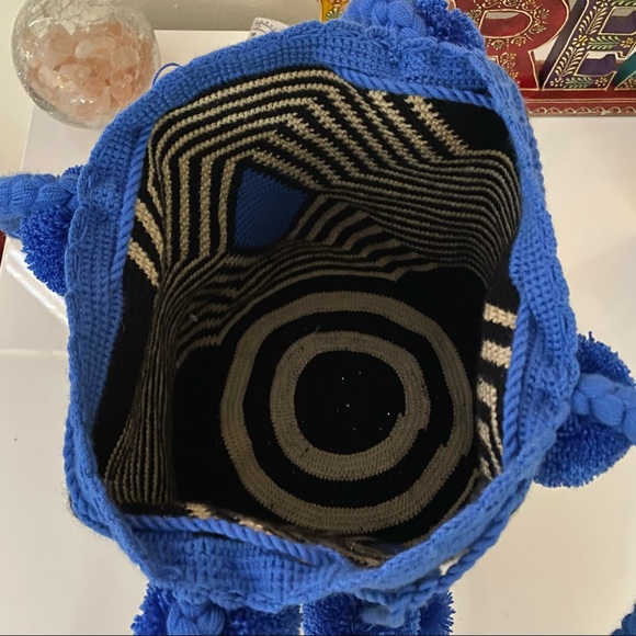 Colombian Wayuu Mochila Boho Shoulder Bucket blue and black handmade Bag - Picture 12 of 13